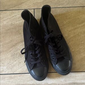 CONVERSE HIGH TOPS
